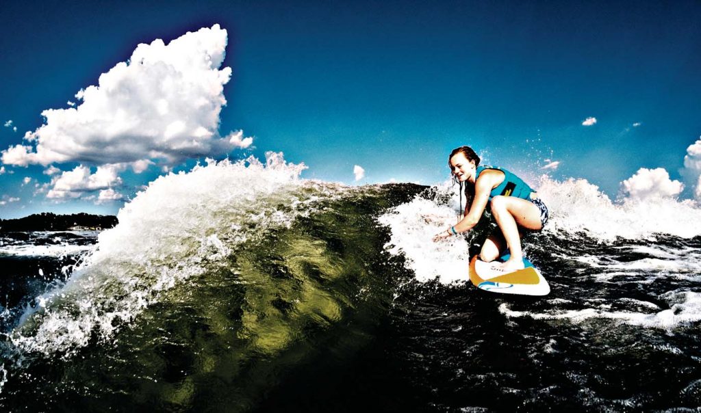 wakesurfing-female