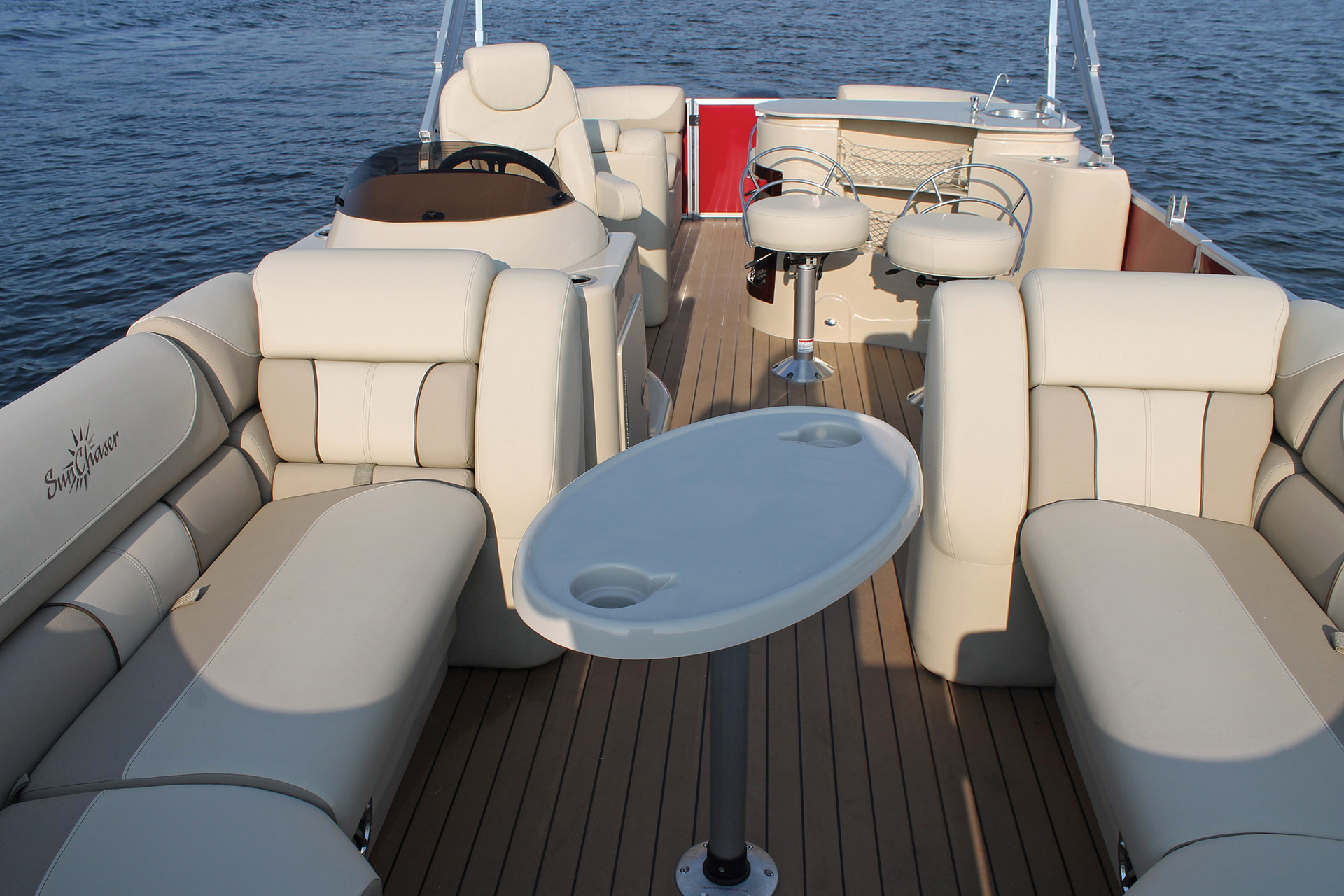 SunChaser Eclipse 8525 Entertainer - Bow