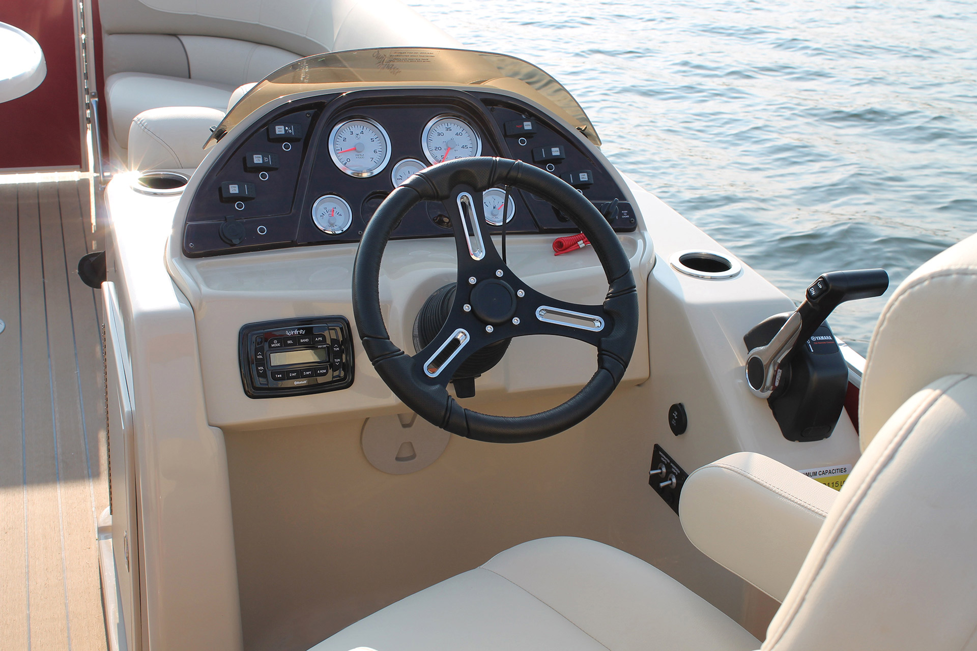 SunChaser Eclipse 8525 Entertainer Helm