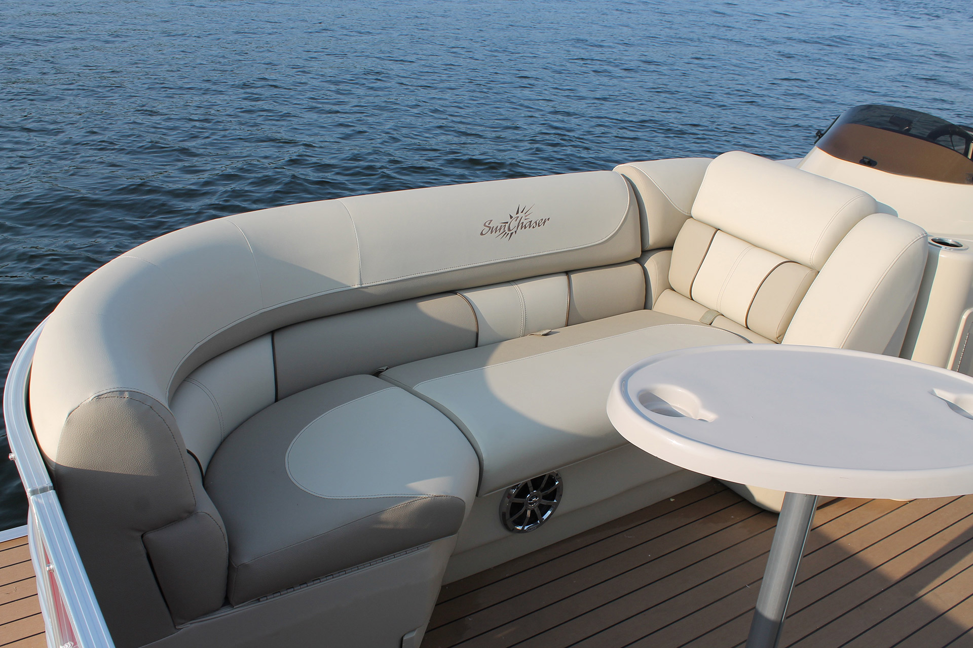 SunChaser Eclipse 8525 Entertainer Bow Seating