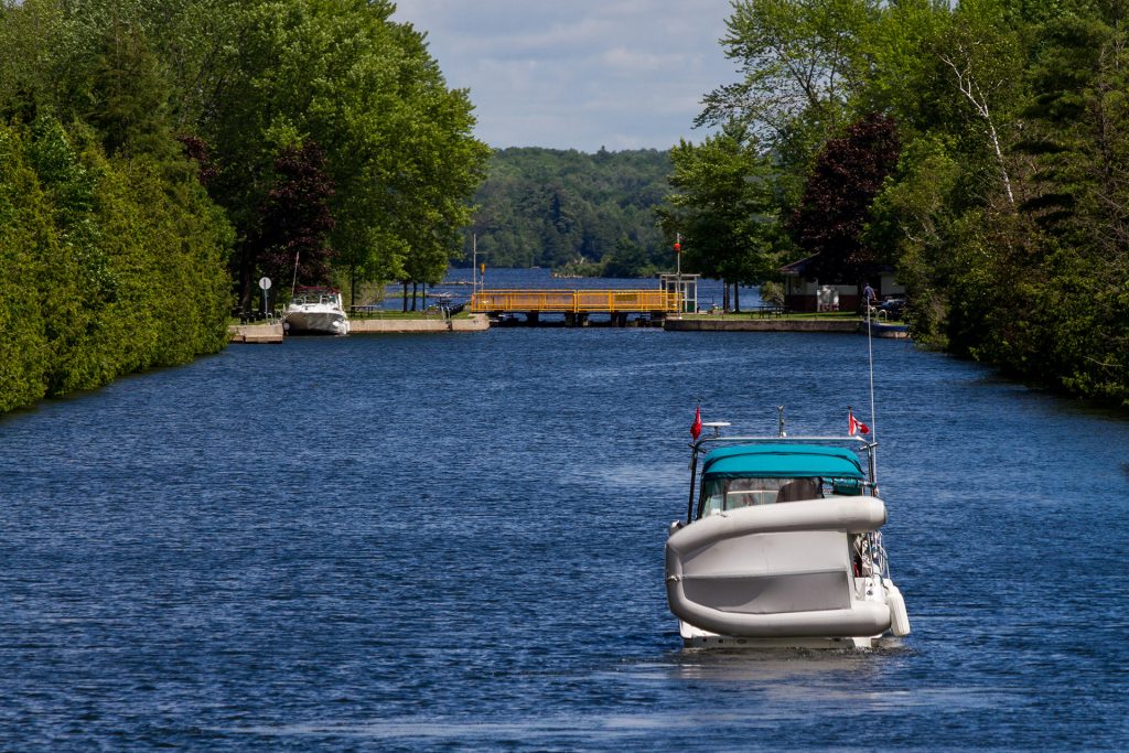 boat-entering-lock-at-rosedale