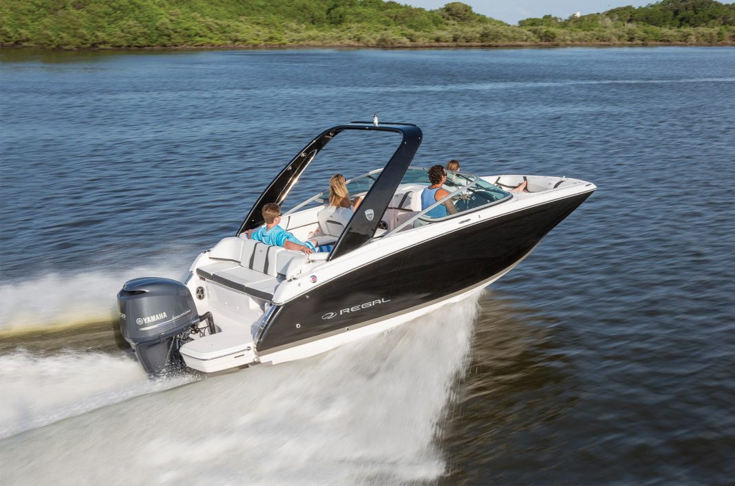 Regal Photo 22fasdeck Outboard Running 16 0340 2k 1068x707