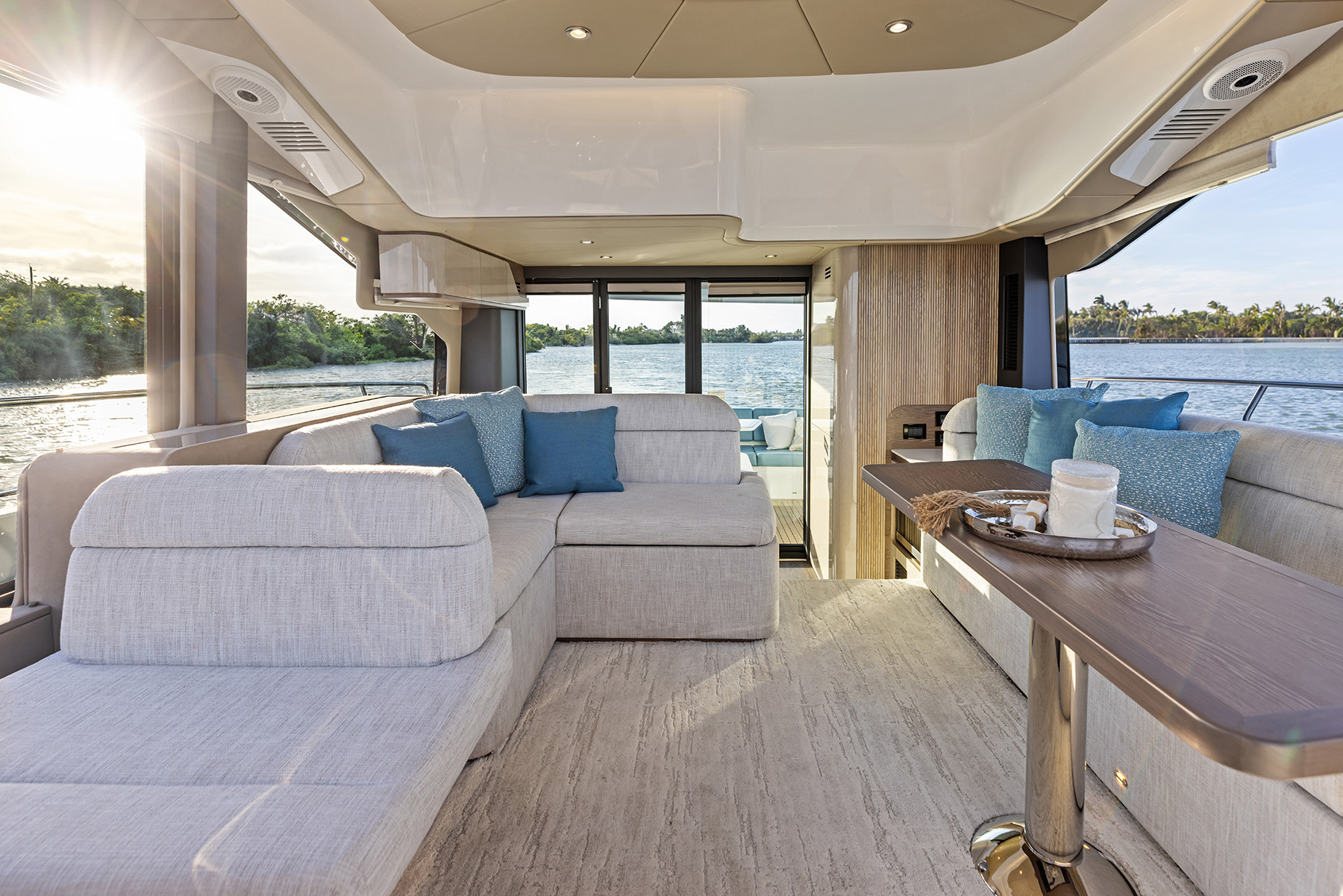 Cruisers Yachts 50 FLY