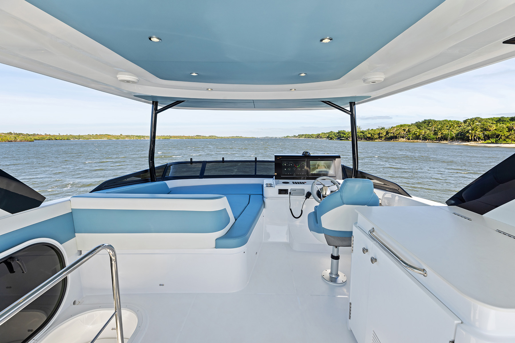 Cruisers Yachts 50 FLY
