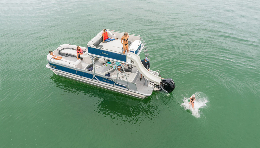 https://www.powerboating.com/wp-content/uploads/2021/10/web-Avalon-Catalina-Funship.jpg