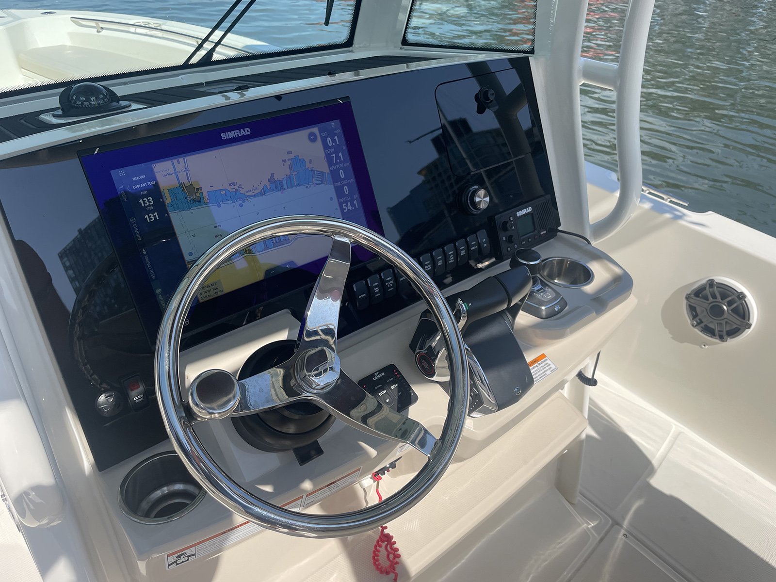 Boston Whaler - helm